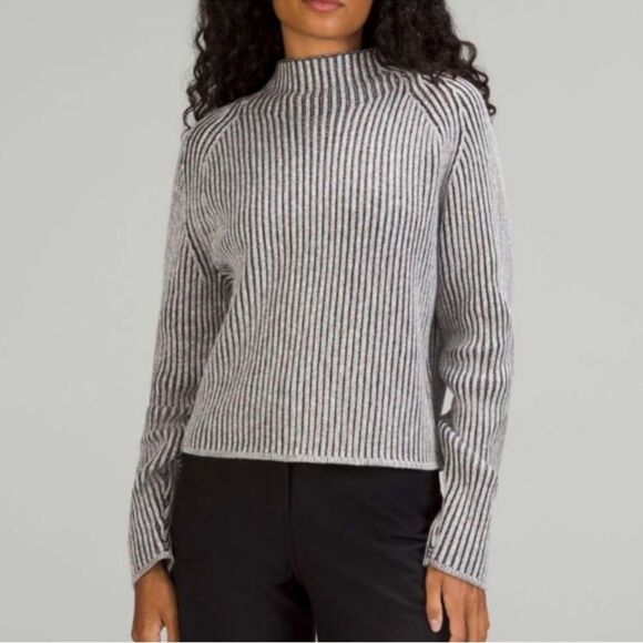Lululemon Cotton-Cashmere Blend Mock Neck
Sweater Size 6
ii9 - Picture 1 of 7